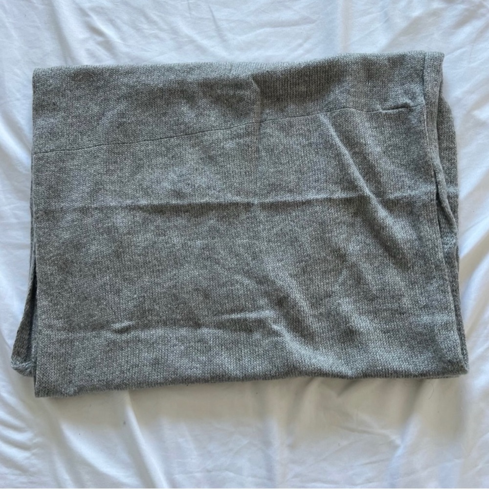 LIGHT GREY SCARF